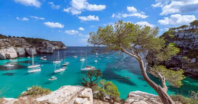 El encanto de Son Bou: descubre la belleza de Menorca
