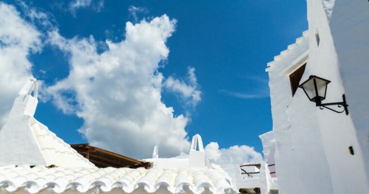 La encantadora aldea de Binibeca en la isla de Menorca