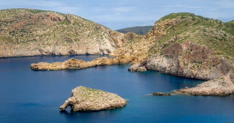 Explorando la belleza natural de la Isla de Cabrera en Mallorca